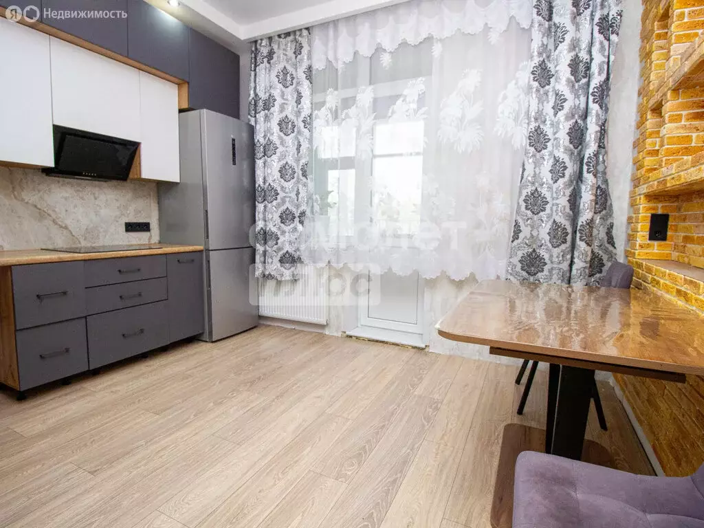 3-комнатная квартира: Ульяновск, улица Защитников Отечества, 17 (76 м) - Фото 0
