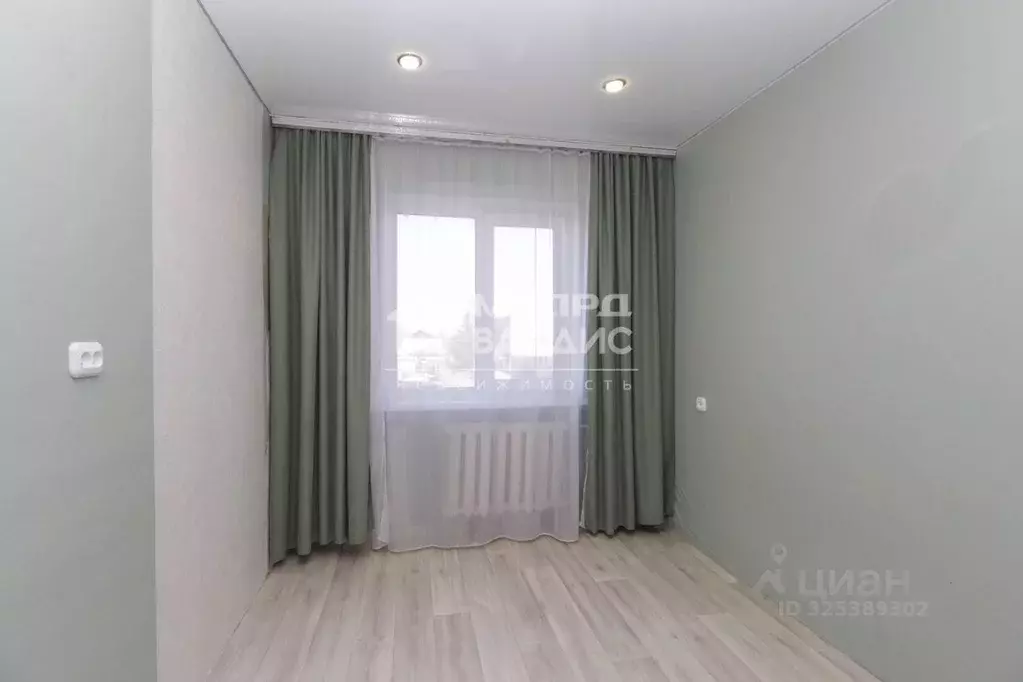 3-к кв. Омская область, Омский район, пос. Новоомский ул. 50 лет ... - Фото 1