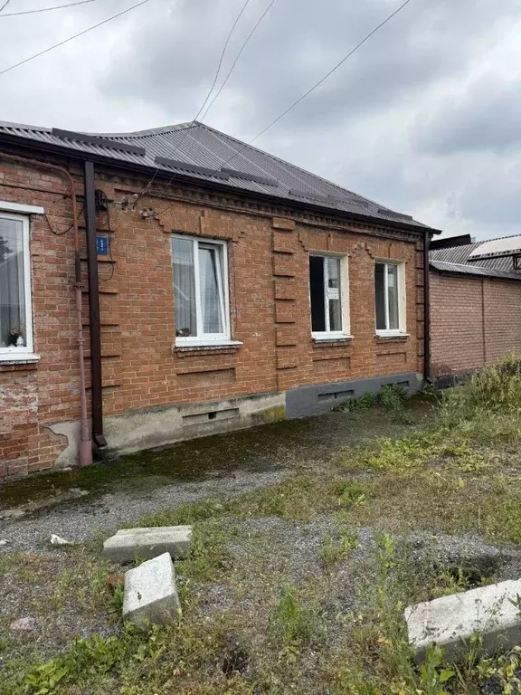 Дом в Северная Осетия, Владикавказ ул. Ушинского, 41 (100 м) - Фото 1