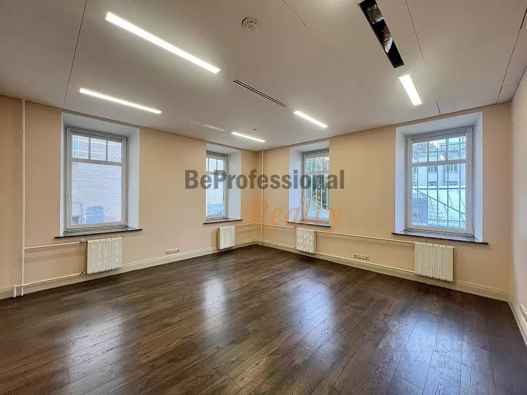 Офис в Москва ул. Земляной Вал, 4С1 (180 м) - Фото 1