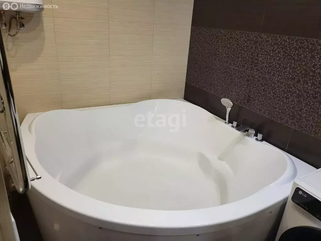 2-комнатная квартира: Благовещенск, улица Калинина, 4 (72 м) - Фото 1