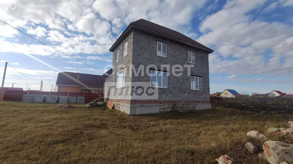 Дом в село Исетское, Весенняя улица, 39 (160 м) - Фото 1