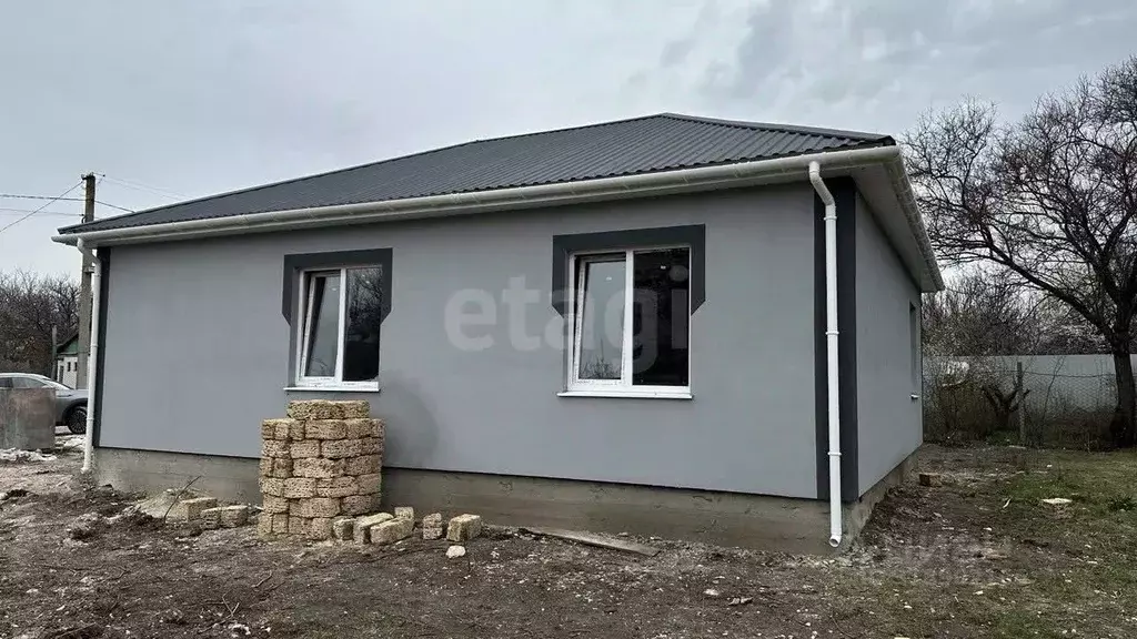 Дом в Крым, Симферопольский район, с. Урожайное  (100 м) - Фото 1