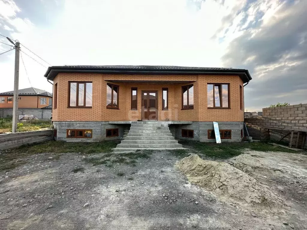 Дом в Ингушетия, Назрановский район, с. Экажево  (300 м) - Фото 0