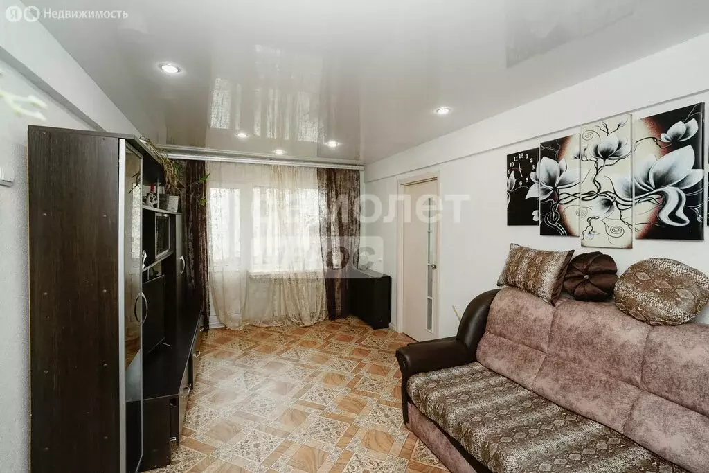 3-комнатная квартира: Омск, микрорайон Городок Нефтяников, улица ... - Фото 1