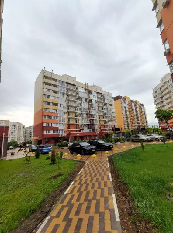 2-к кв. Крым, Симферополь просп. Александра Суворова, 1 (63.0 м) - Фото 1