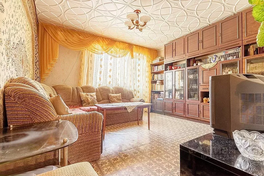 2-к кв. Волгоградская область, Волжский пл. Труда, 7 (43.1 м) - Фото 0