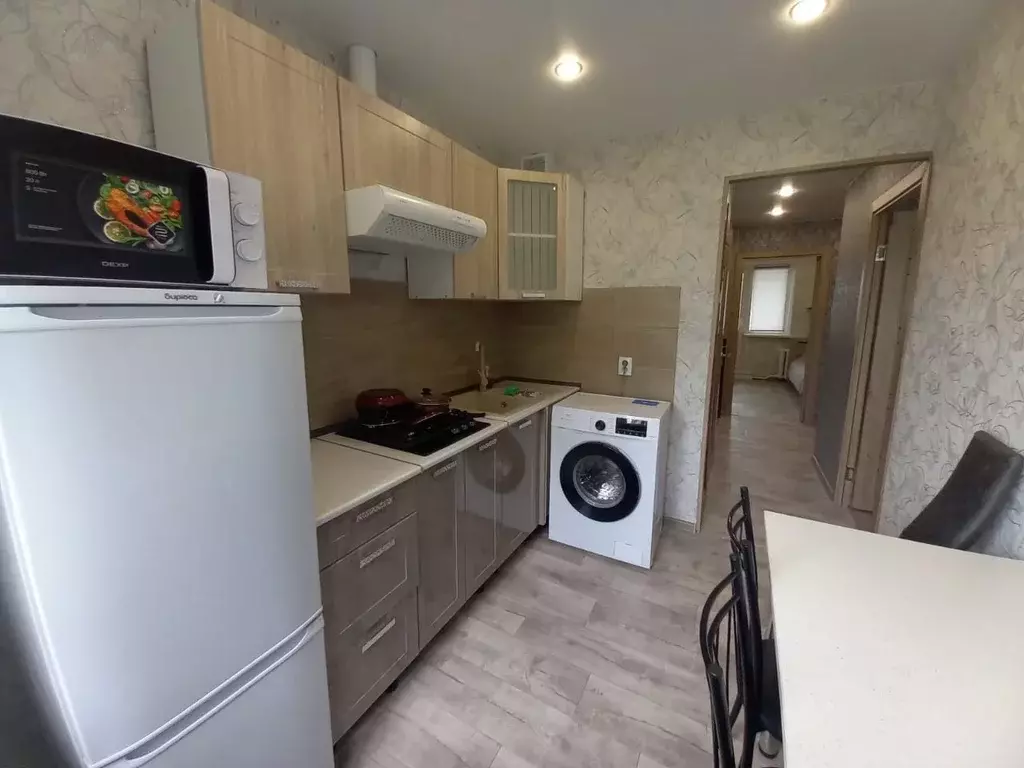 2-к кв. Ленинградская область, Тихвин 2-й мкр, 12 (42.0 м) - Фото 0