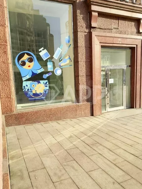 200 м от Кремля торговое помещение, 509 м2 - 3 этажа - Фото 0