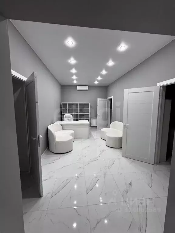 Офис в Тюменская область, Тюмень ул. 50 лет Октября, 213 (45 м) - Фото 1