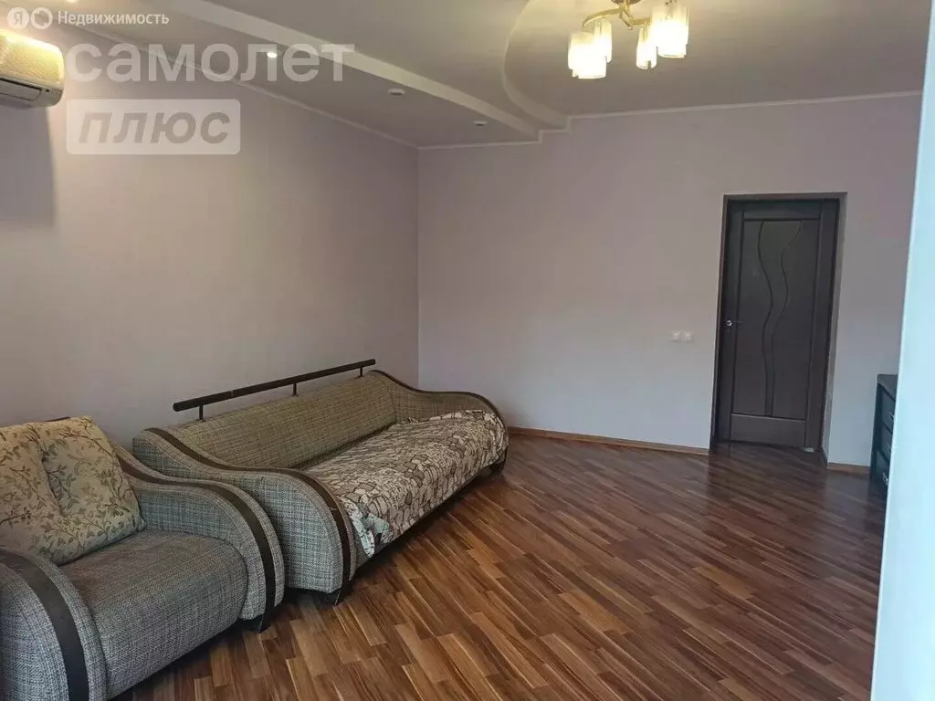 2-комнатная квартира: Астрахань, улица Дубровинского, 64 (72 м) - Фото 1