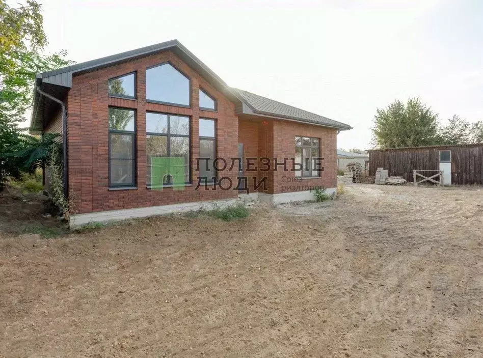 Дом в Астраханская область, Астрахань ул. 1-я Южная, 1 (120 м) - Фото 2