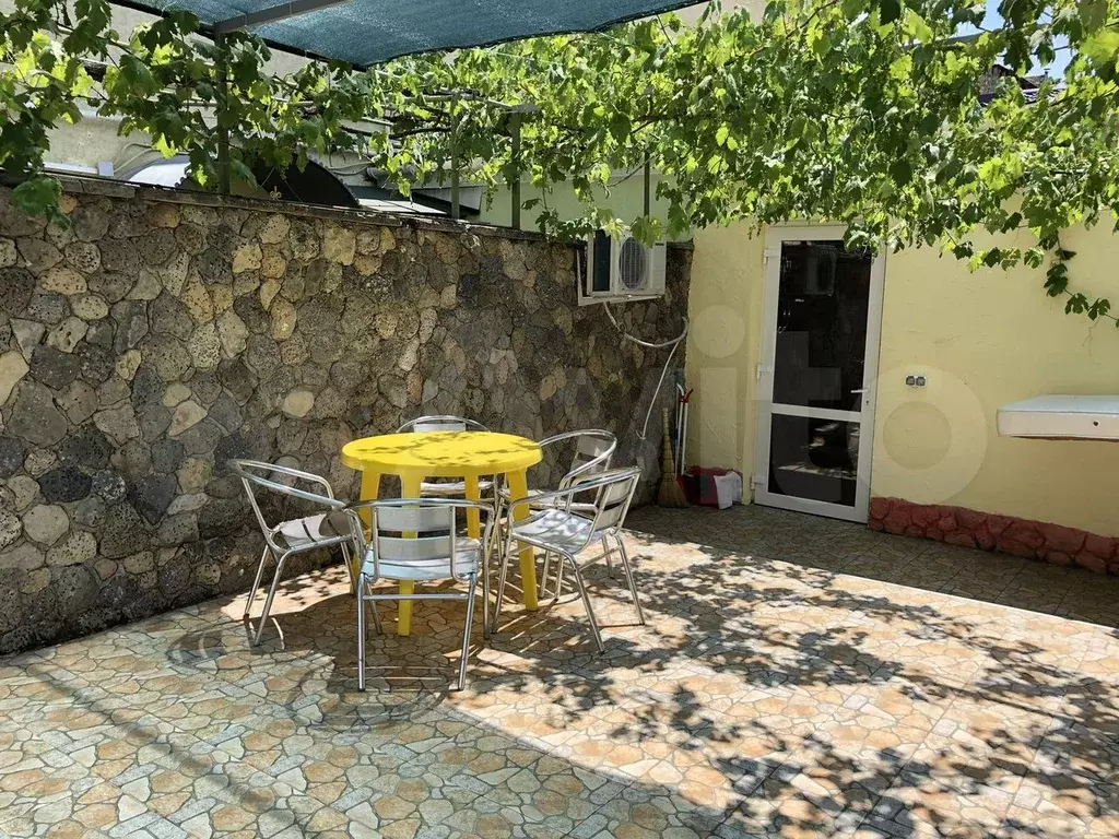 Комната 60 м в 2-к., 1/1 эт. - Фото 0