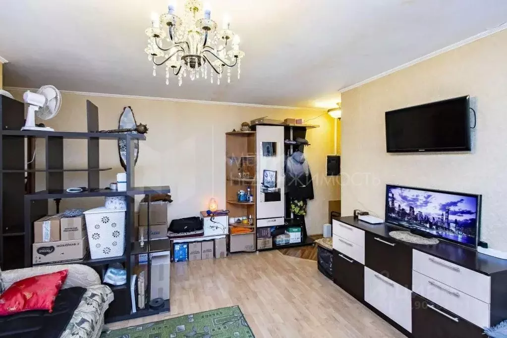 3-к кв. Тюменская область, Тюмень ул. Мельникайте, 97 (60.0 м) - Фото 0