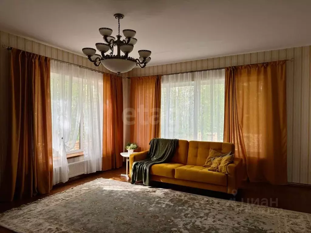 Дом в Тюменская область, Тюмень Тарманы мкр, ул. Динаровская (439 м) - Фото 0