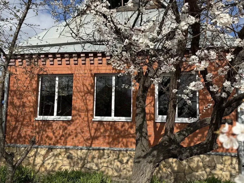 Дом в Саратовская область, Энгельс ул. Дзержинского, 39 (110 м) - Фото 1