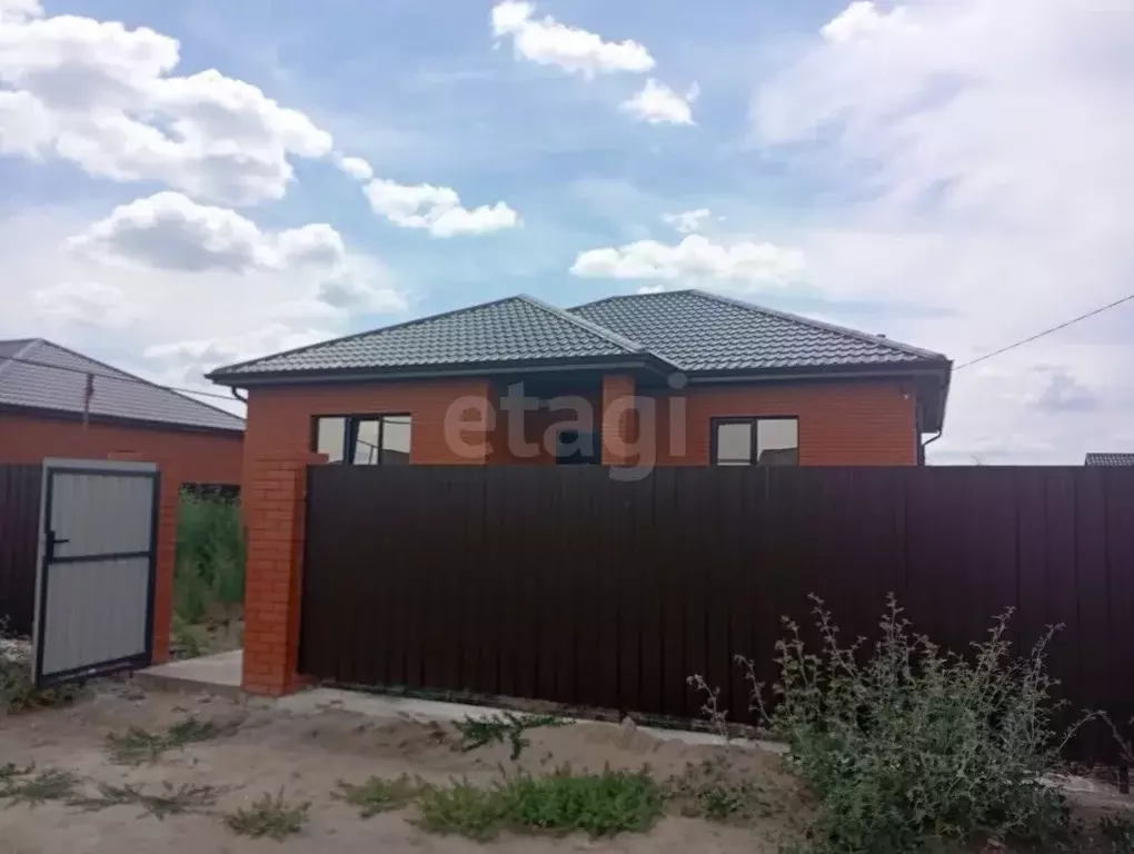 Дом в Астраханская область, Приволжский район, с. Началово ул. А. ... - Фото 1