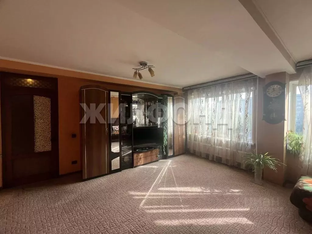 3-к кв. Хакасия, Абакан ул. Кати Перекрещенко, 2 (77.8 м) - Фото 1