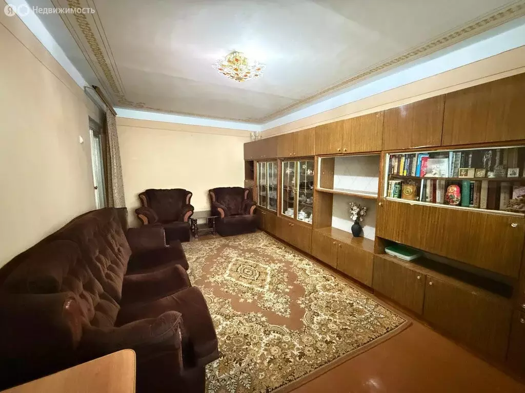 3-комнатная квартира: Владикавказ, улица Черняховского, 26 (62 м) - Фото 0
