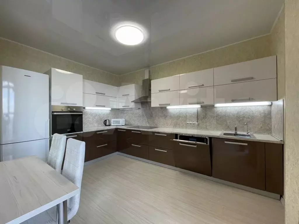 2-к. квартира, 90 м, 15/17 эт. - Фото 0