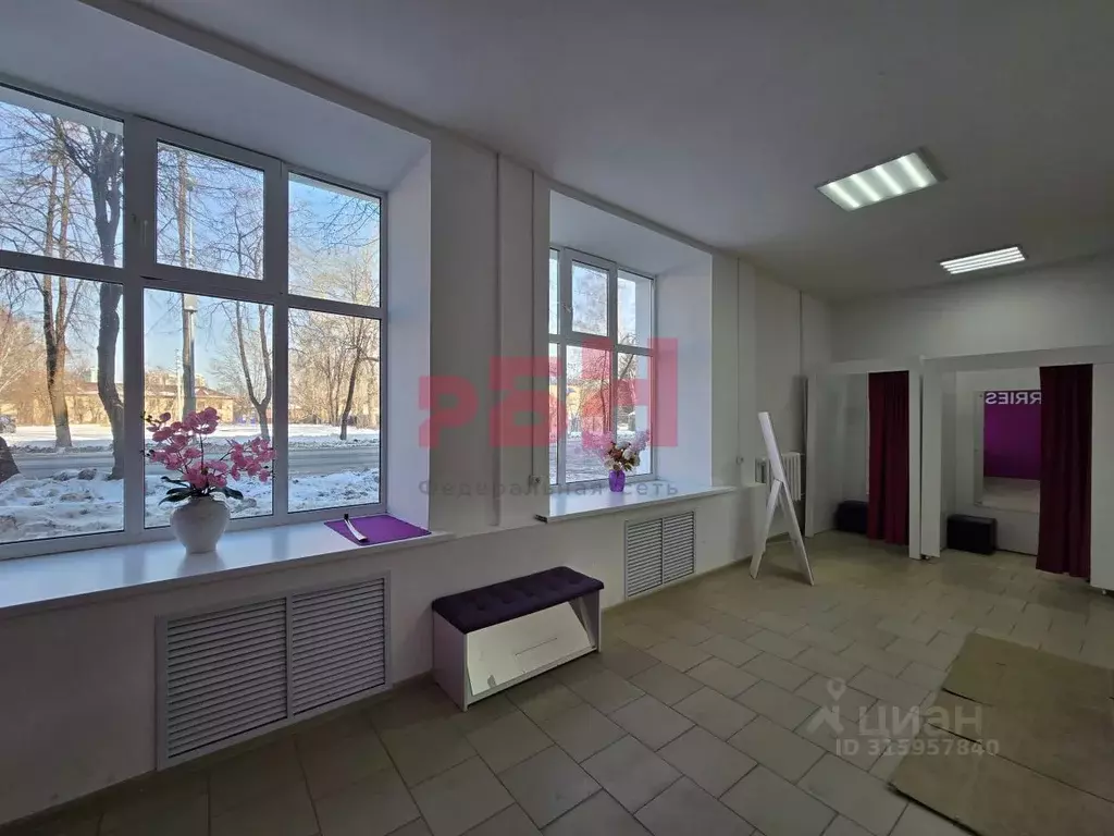 Торговая площадь в Тюменская область, Тюмень ул. Мира, 31 (72 м) - Фото 0