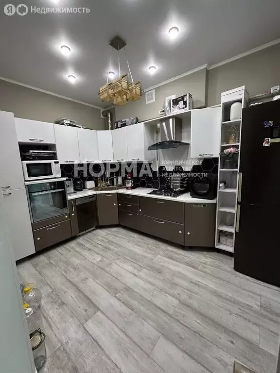 3-комнатная квартира: Октябрьский, улица Чапаева, 13 (95 м) - Фото 0
