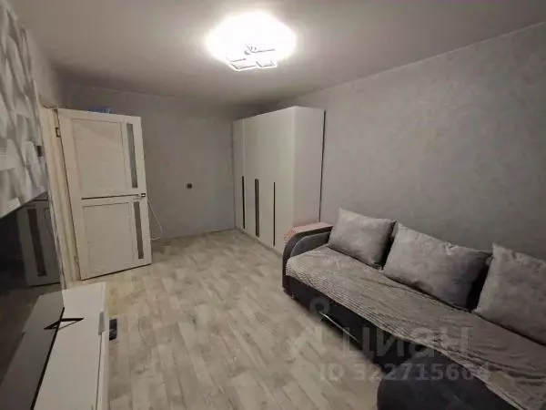 1-к кв. Курганская область, Курган Заозерный жилрайон, 5-й мкр, 1 ... - Фото 0