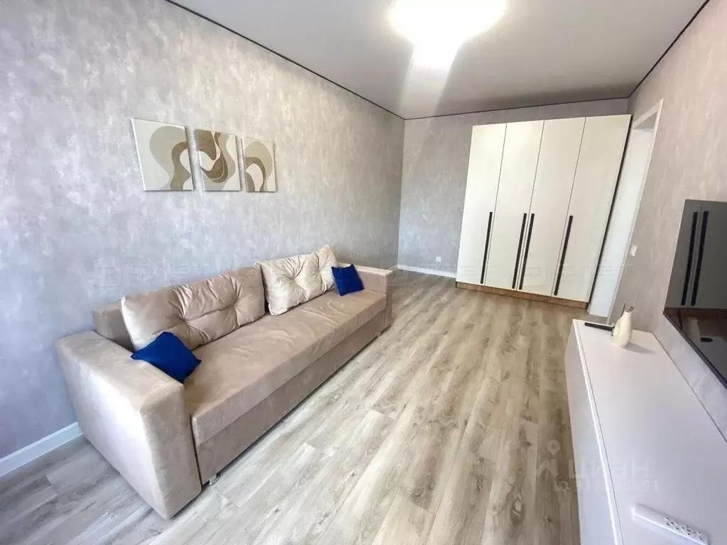 1-к кв. Татарстан, Казань ул. Александра Курынова, 4к3 (30.0 м) - Фото 0