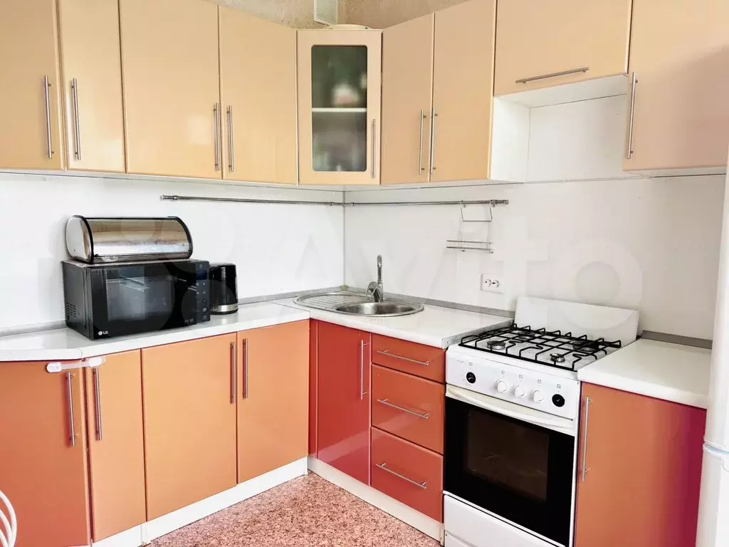 2-к. квартира, 55 м, 4/10 эт. - Фото 1