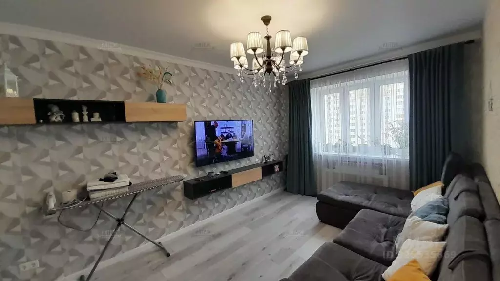 3-к кв. Калужская область, Калуга ул. 65 лет Победы, 45 (79.4 м) - Фото 1