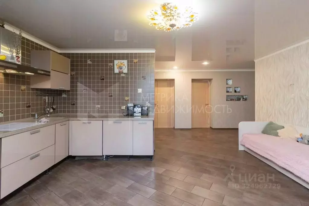 3-к кв. Тюменская область, Тюмень ул. Мельникайте, 138 (97.2 м) - Фото 1