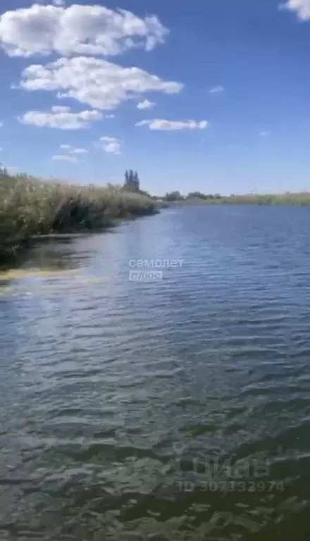 Участок в Астраханская область, Приволжский район, с. Три Протока ... - Фото 0