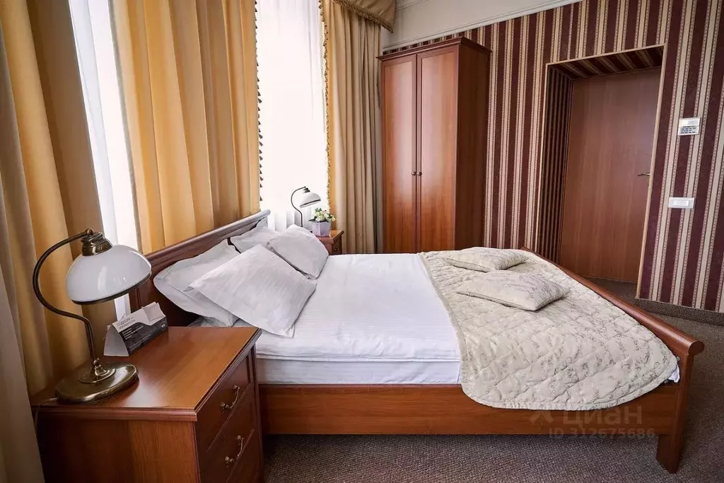 Комната Свердловская область, Екатеринбург ул. Малышева, 74 (28.0 м) - Фото 1