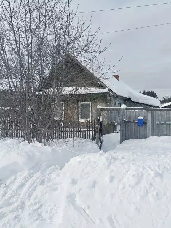 Дом в Свердловская область, Малышевский муниципальный округ, пос. ... - Фото 1