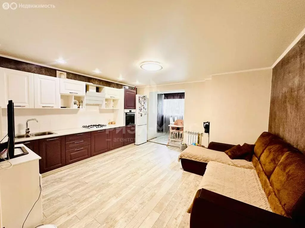 3-комнатная квартира: Брянск, улица Чкалова, 2/1 (70 м) - Фото 1