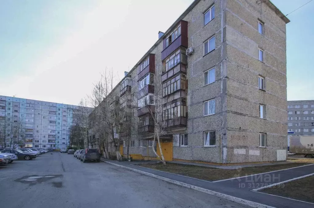 2-к кв. Ханты-Мансийский АО, Сургут ул. Бажова, 22 (36.8 м) - Фото 0