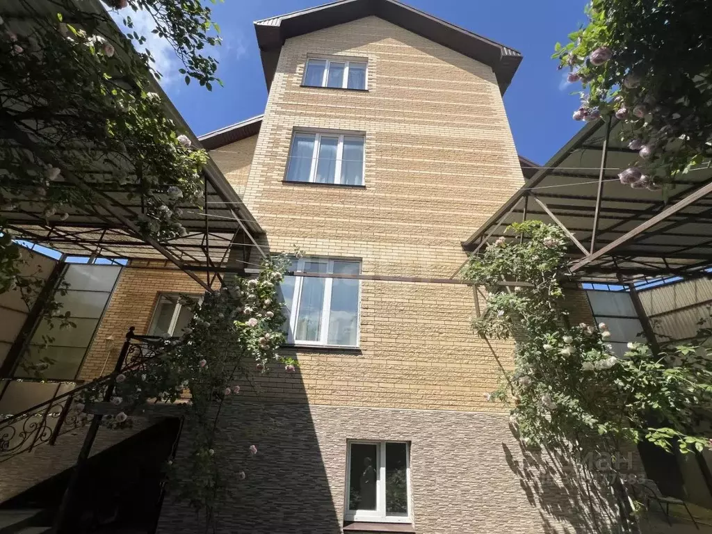 Дом в Ставропольский край, Ставрополь № 7 мкр, проезд Комиссаровский, ... - Фото 1