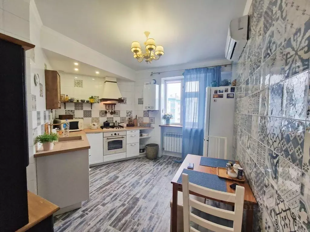 2-к кв. Крым, Алушта ул. 60 лет СССР, 29 (64.4 м) - Фото 1