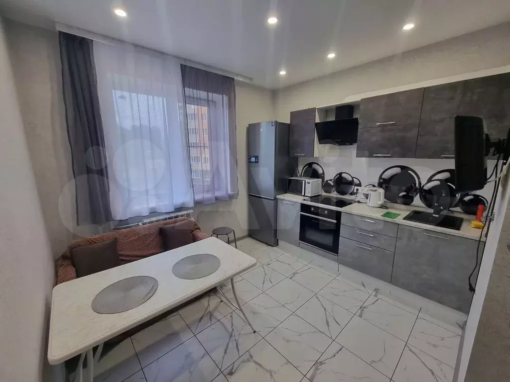 1-к. квартира, 40 м, 4/15 эт. - Фото 1