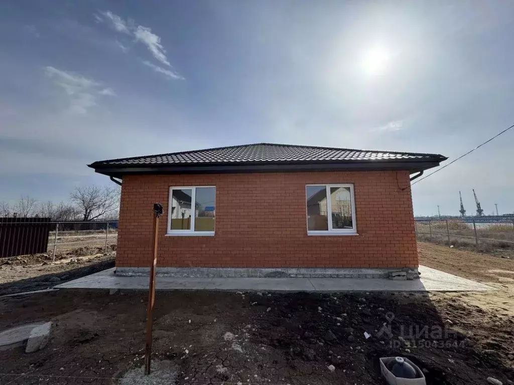 Дом в Волгоградская область, Волжский Трубник СНТ, ул. 7-я, 21 (109 м) - Фото 0