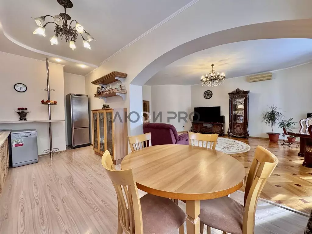 3-к кв. Алтайский край, Барнаул Комсомольский просп., 40 (151.2 м) - Фото 1