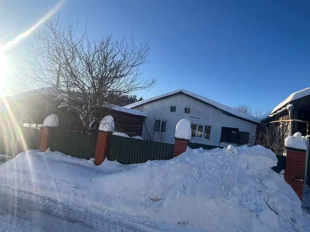 Дом в Калужская область, Жуковский муниципальный округ, с. Истье ул. ... - Фото 1