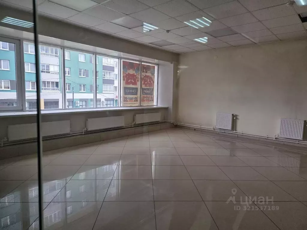 Торговая площадь в Удмуртия, Ижевск ул. Азина, 143 (35 м) - Фото 1