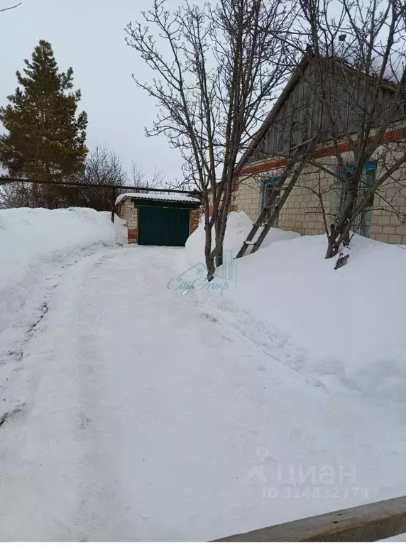 Дом в Оренбургская область, Кувандыкский муниципальный округ, с. ... - Фото 1