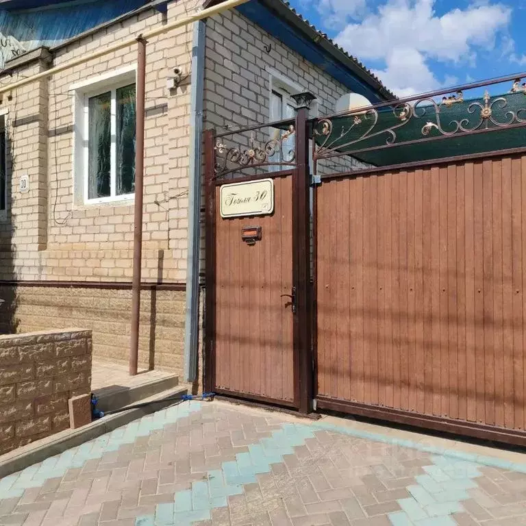 Дом в Волгоградская область, Дубовка ул. Имени Гоголя, 32 (80 м) - Фото 1