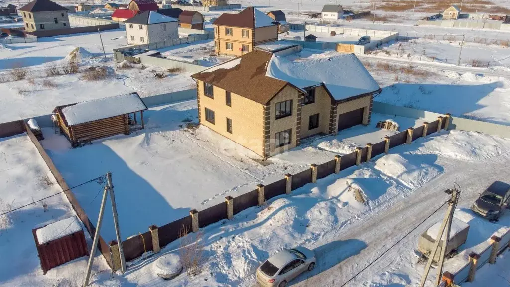Дом в Тюменская область, Тюмень Казарово мкр, ул. Казаровская (280 м) - Фото 1