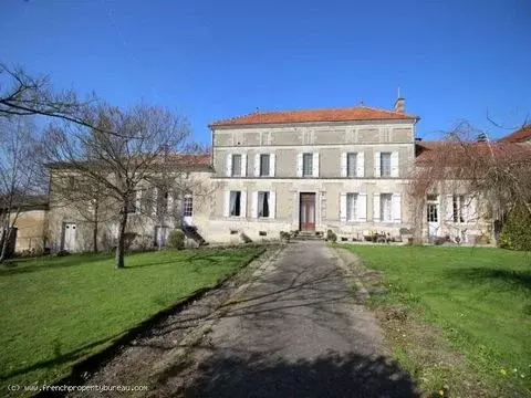Restored Manor house with gite and outbuildings in 7 hectares - Фото 0
