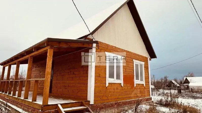 Дом в Башкортостан, Иглинский сельсовет, с. Иглино ул. ... - Фото 1