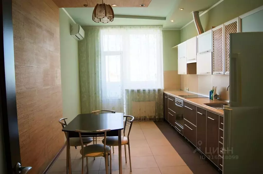 3-к кв. Волгоградская область, Волгоград ул. Маршала Чуйкова, 55 ... - Фото 1