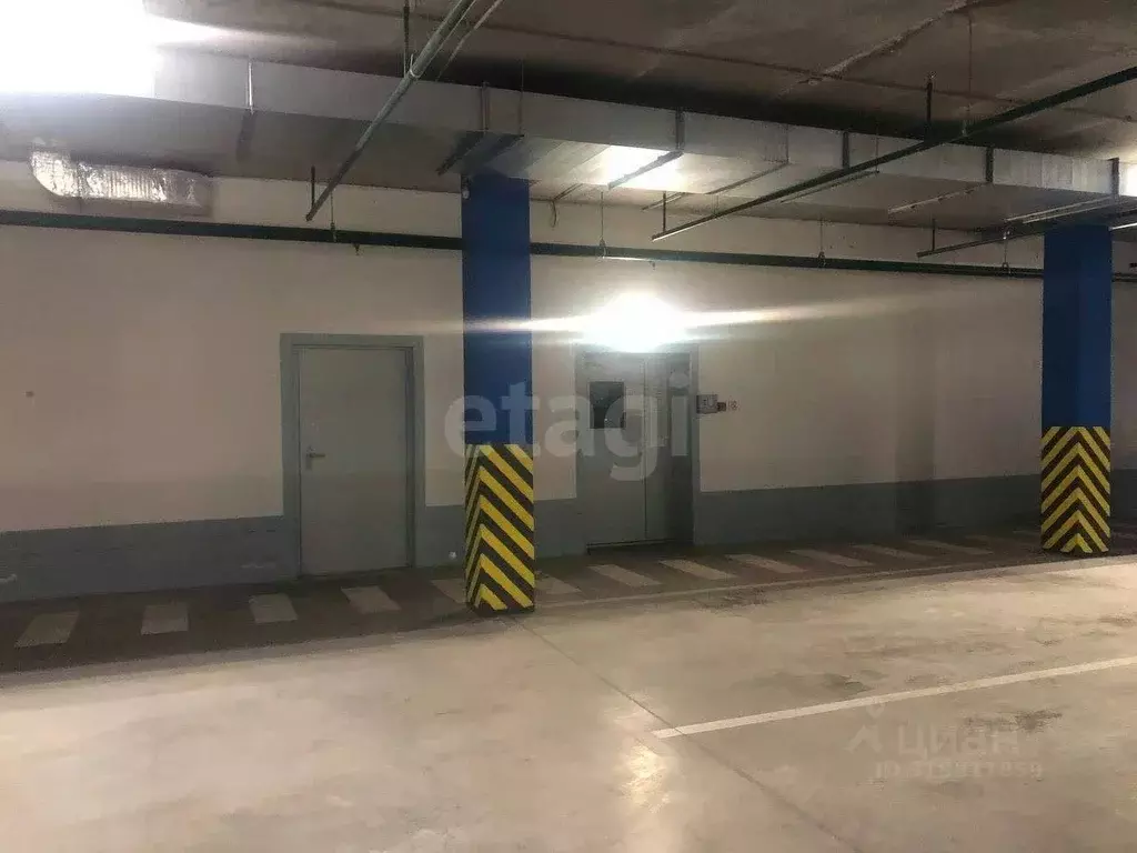 Гараж в Тюменская область, Тюмень ул. Федюнинского, 60с1 (15 м) - Фото 0